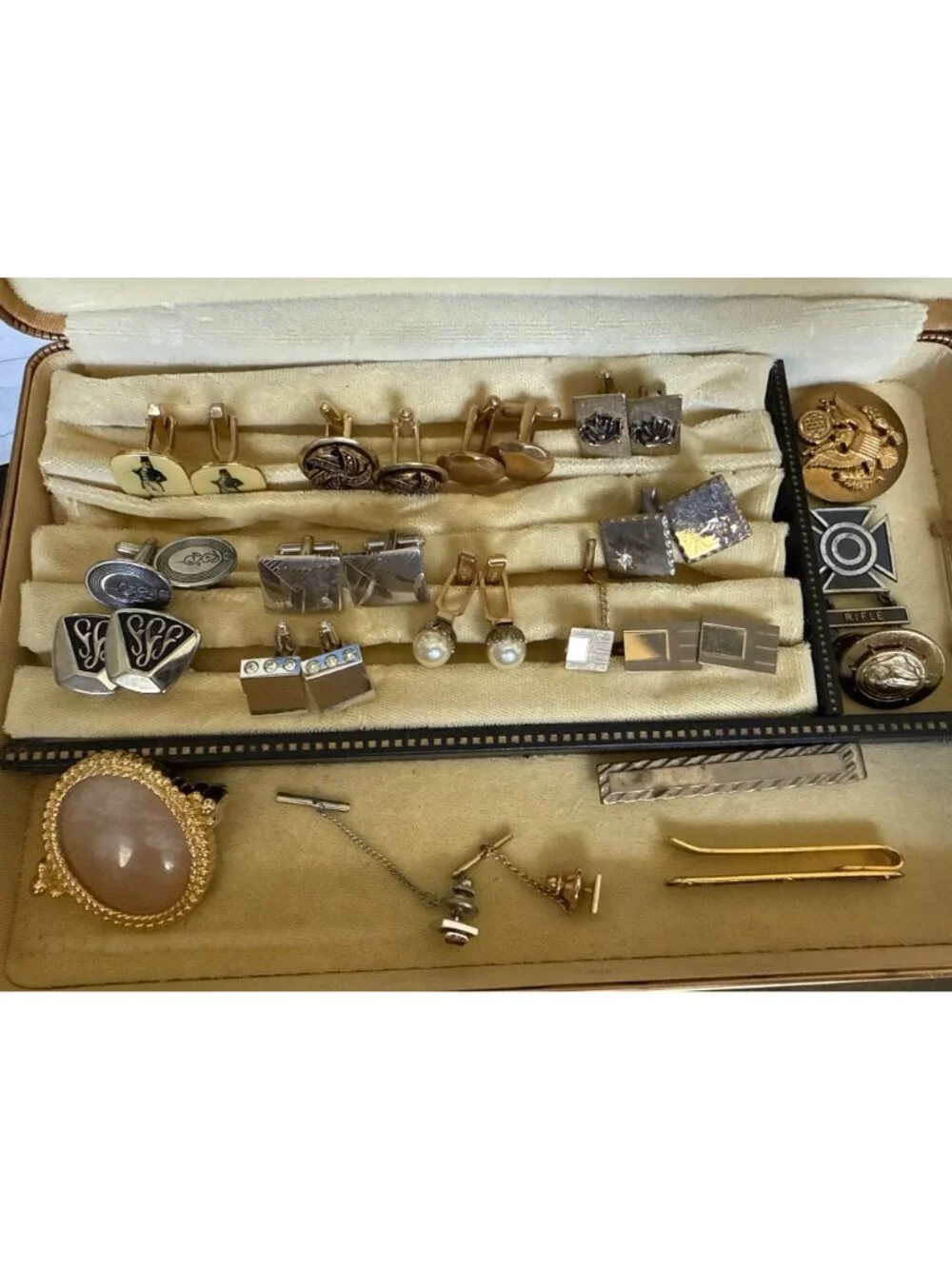 Vintage Men's Shields Jewelry box with vintage cufflinks and tie tacks